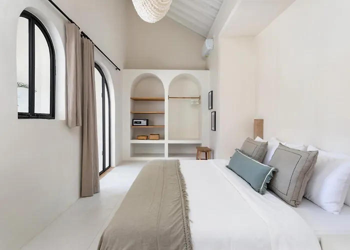 Casa Adem - Modern & Trendy 3br In Seminyak, 10 Minutes To The With Private Pool Seminyak