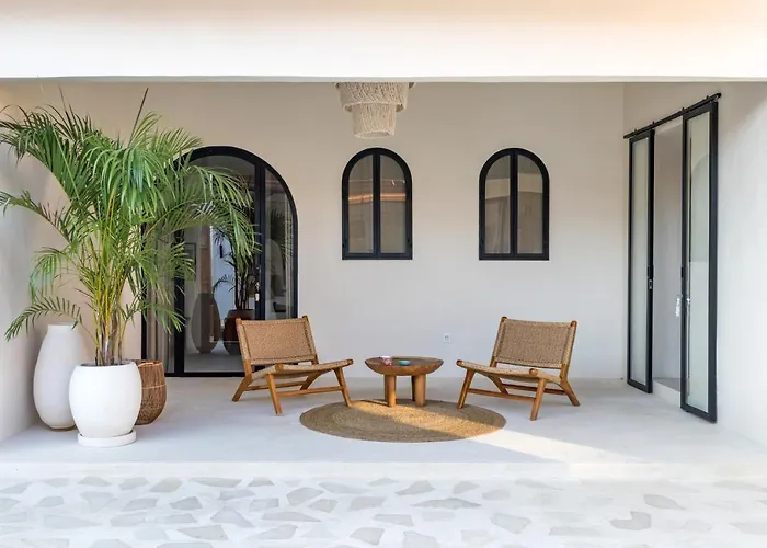 Casa Adem - Modern & Trendy 3br In Seminyak, 10 Minutes To The With Private Pool
