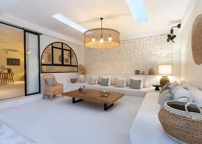 Casa Adem - Modern & Trendy 3br In Seminyak, 10 Minutes To The With Private Pool Villa