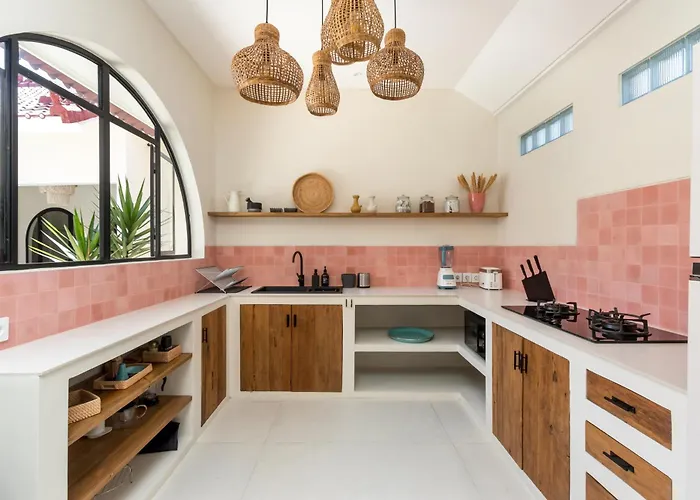 Villa Casa Adem - Modern & Trendy 3br In Seminyak, 10 Minutes To The With Private Pool *