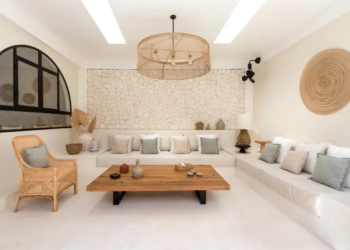 Casa Adem - Modern & Trendy 3br In Seminyak, 10 Minutes To The With Private Pool