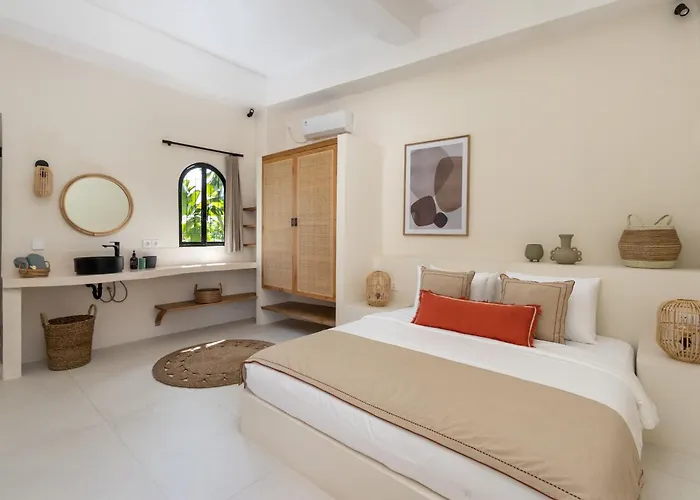 Casa Adem - Modern & Trendy 3br In Seminyak, 10 Minutes To The With Private Pool