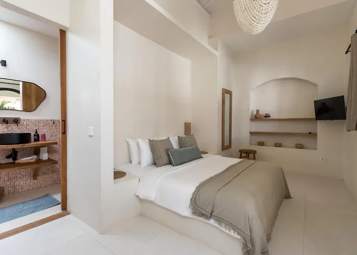 Villa Casa Adem - Modern & Trendy 3br In Seminyak, 10 Minutes To The With Private Pool