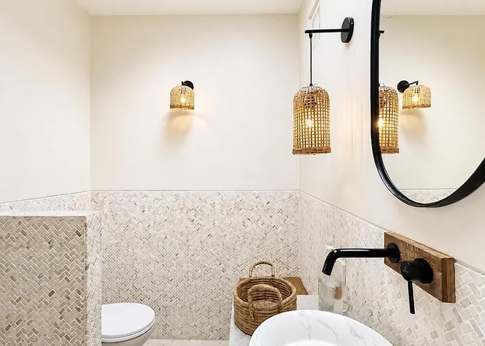 Villa Casa Adem - Modern & Trendy 3br In Seminyak, 10 Minutes To The With Private Pool