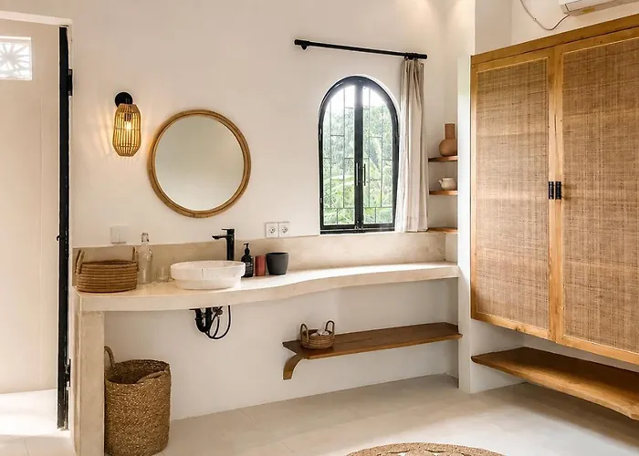 Casa Adem - Modern & Trendy 3br In Seminyak, 10 Minutes To The With Private Pool *