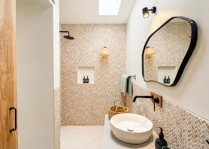 Casa Adem - Modern & Trendy 3br In Seminyak, 10 Minutes To The With Private Pool Villa Seminyak