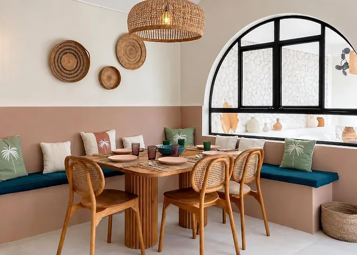 Casa Adem - Modern & Trendy 3br In Seminyak, 10 Minutes To The With Private Pool Villa